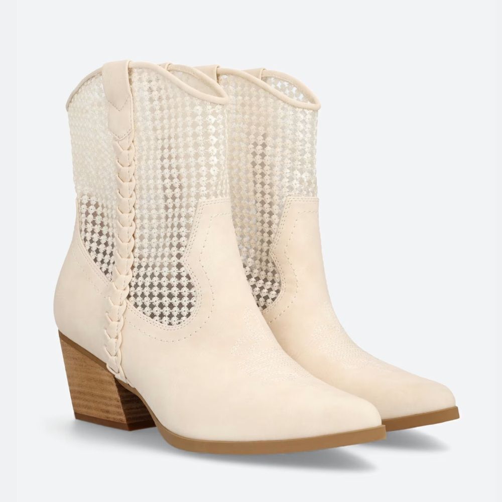 DV BY DOLCE VITA Faux Leather Karyn Bootie in Cream, Size 6.5. NWOT!